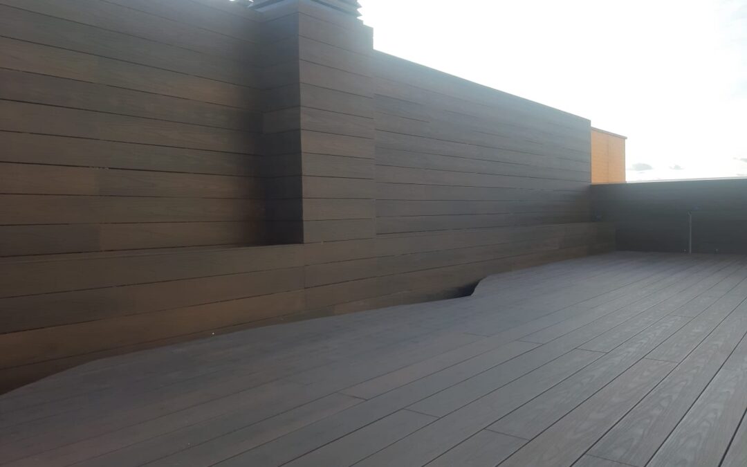 Instalación suelo y revestimiento madera natural exterior en Ático