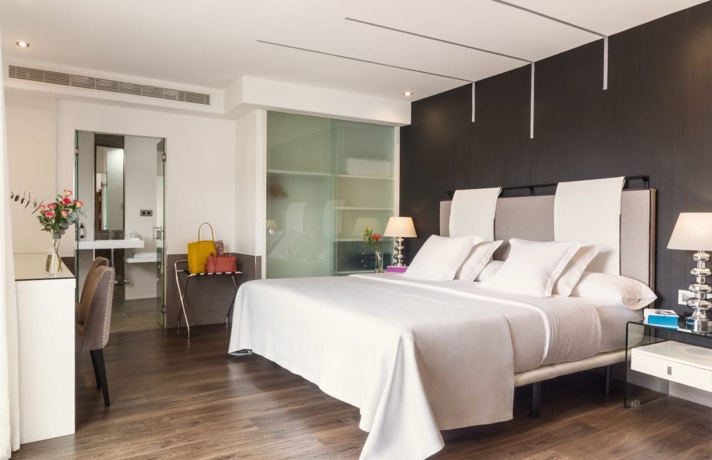 Tarima de madera natural en el Hotel Francisco I - Madrid