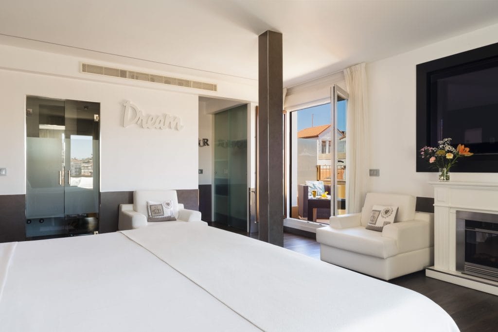 Tarima de madera natural en el Hotel Francisco I - Madrid