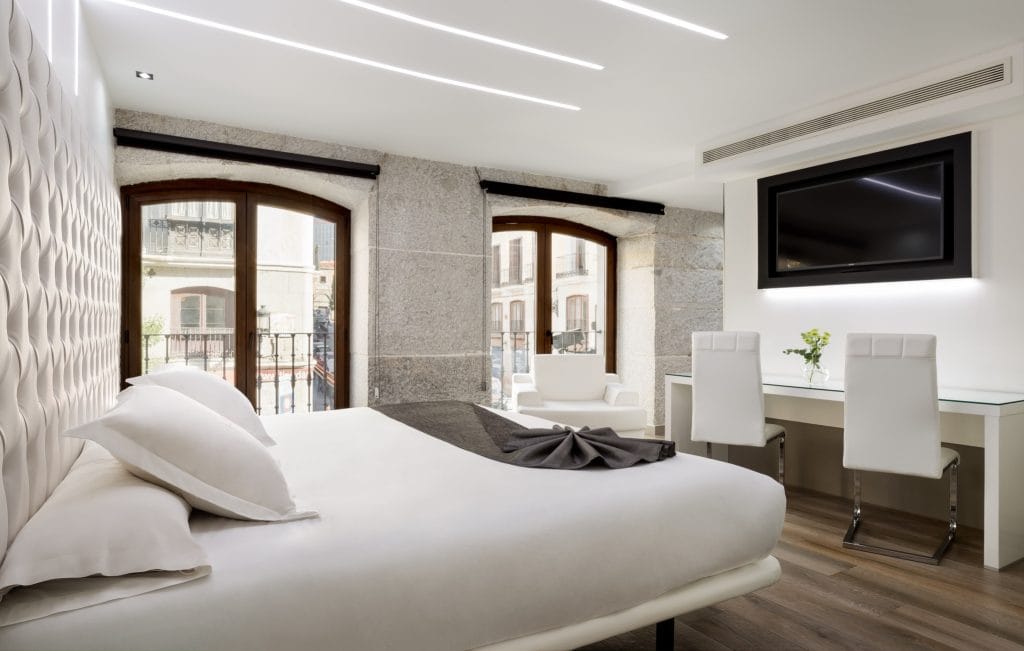 Tarima de madera natural en el Hotel Francisco I - Madrid
