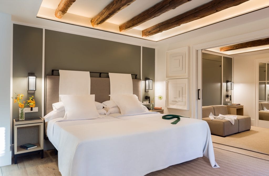 Tarima de madera natural en el Hotel Francisco I - Madrid