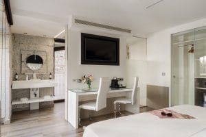 Tarima de madera natural en el Hotel Francisco I - Madrid