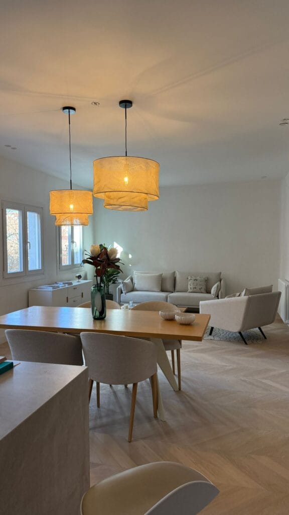 Instalación de tarima punta hungría cepillado con barniz invisible