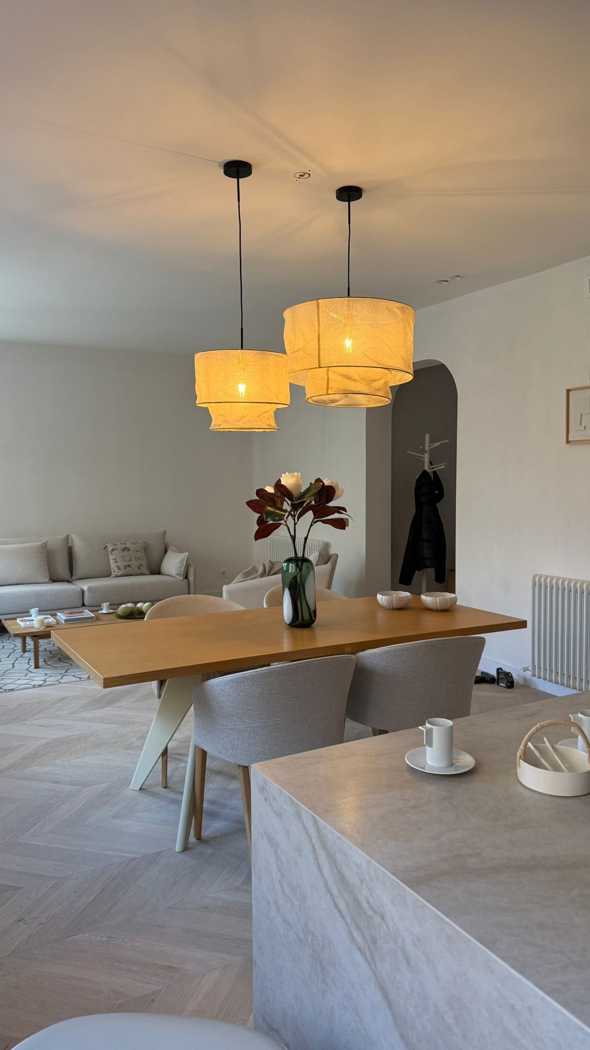 Instalación de tarima punta hungría cepillado con barniz invisible