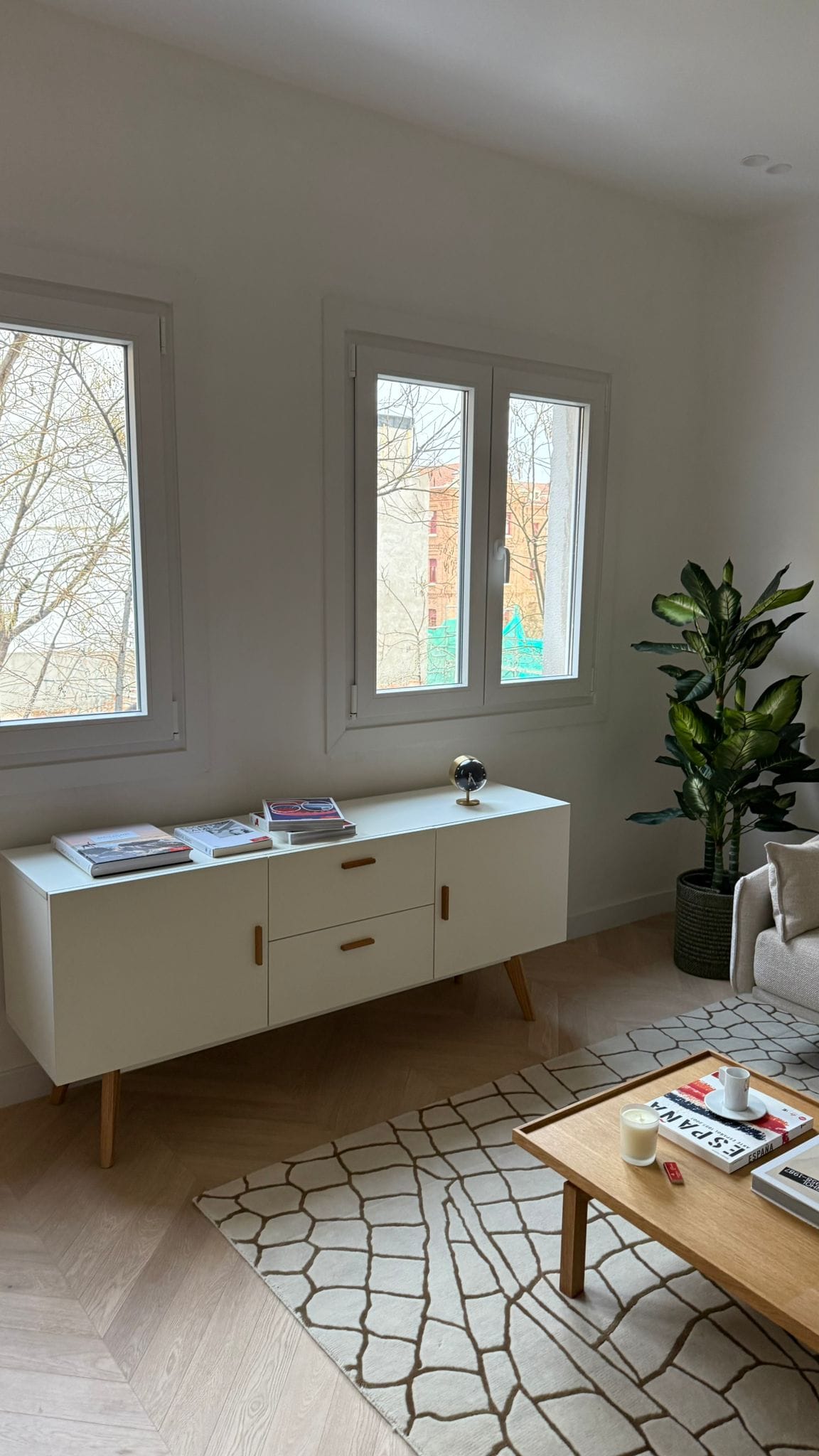 Instalación de tarima punta hungría cepillado con barniz invisible